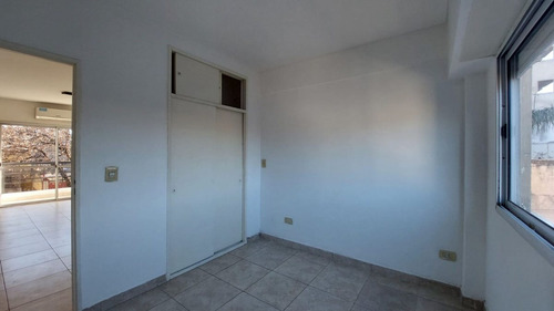 Departamento 2 Ambientes Con Balcon En Floresta