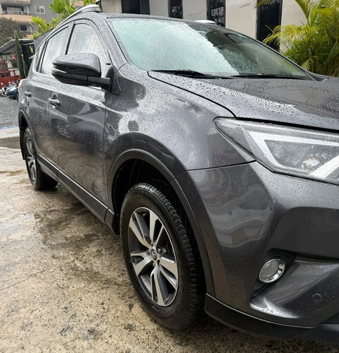 Toyota RAV4 Street