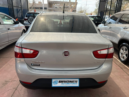 Imagen 5 de 8 de Fiat Grand Siena Essence 1.6 16v 2014