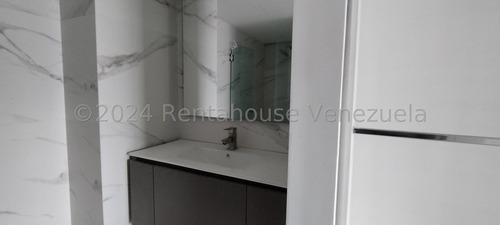 Alquiler De Espléndido Apartamento En Las Mercedes / Cl. Mls-24-22182