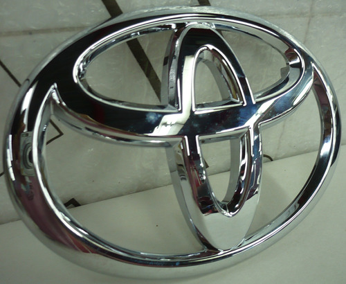 Emblema Frontal Toyota Fortuner 2006 20011 Nuevo Original