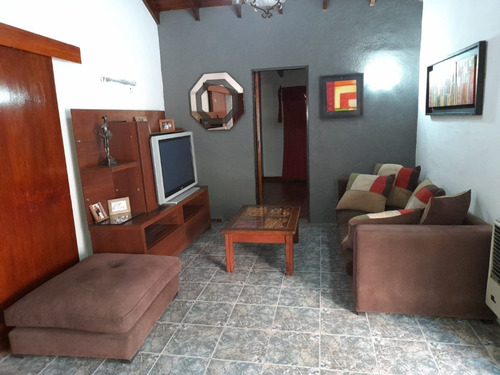 Casa Centrica Para 6 Con Pileta. Parrilla. Wifi