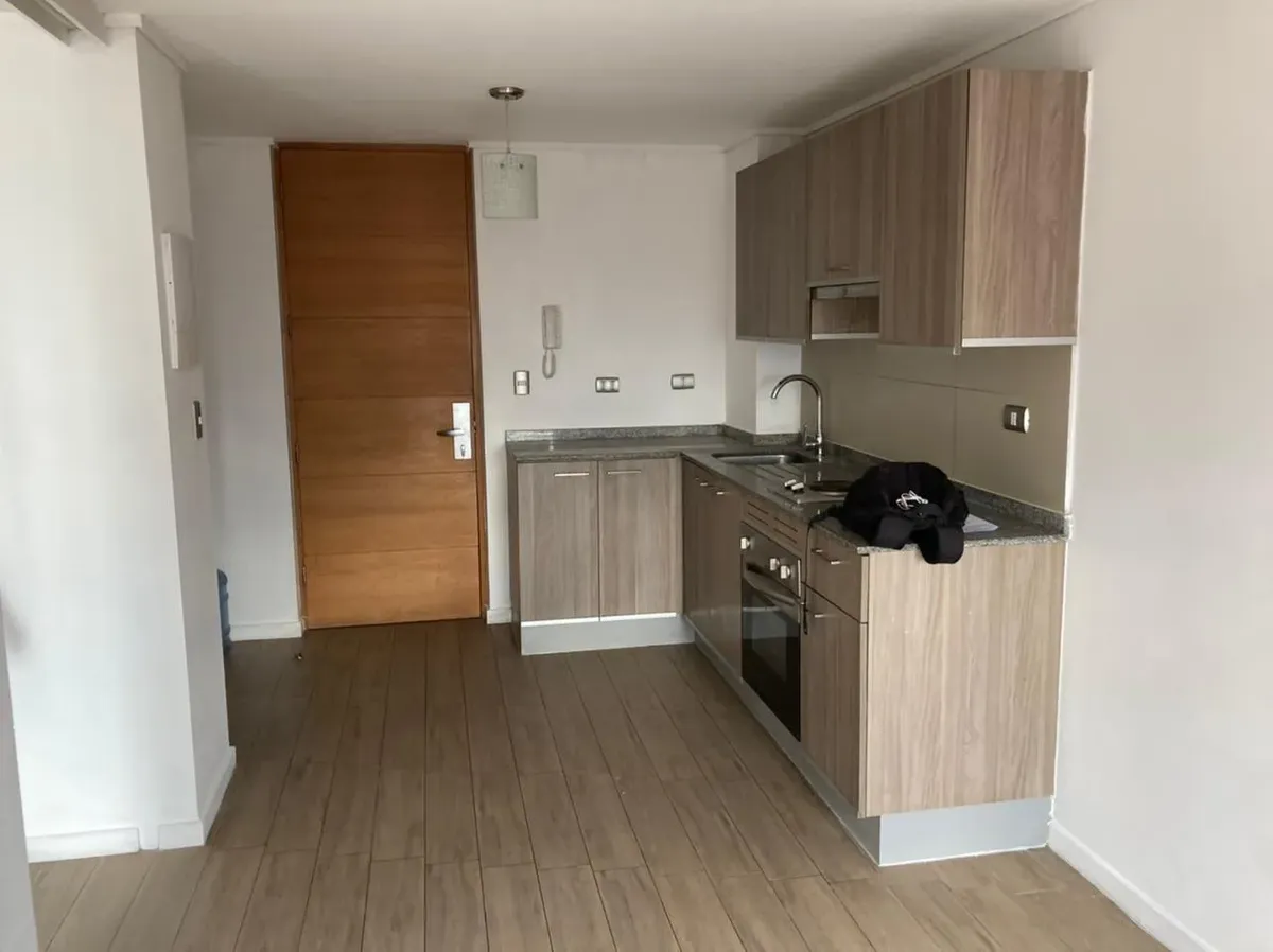 Imagen 2 de 10 de Arriendo Dpto De 1d Y 1b Cerca Del Metro Plaza Chacabuco
