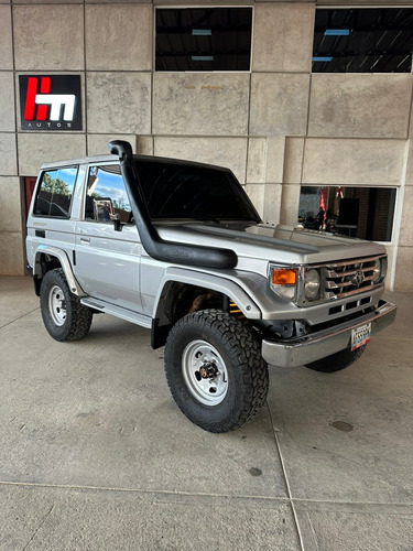 Imagen 2 de 7 de Toyota Machito 4500