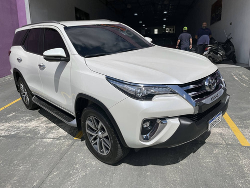 Imagem 2 de 10 de Toyota Hilux Sw4 2.8 Srx 4x4 7 Lugares 16v Turbo