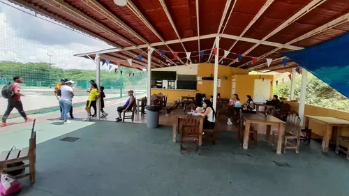 Gm - Se Vende Centro Deportivo En Charallave Con Canchas De Futbol, Piscina, Restaurante, Estacionamiento Y Los Servicios Necesarios En Terreno De 13.189 M2.