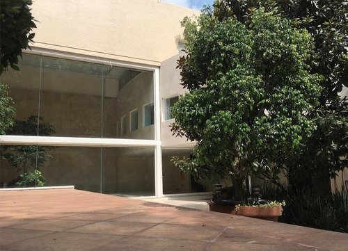 Bosques De Las Lomas De Arq. De Renombre. Casa Con Terrazas