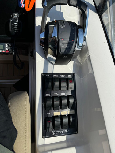 Lancha Triton 370ht, Zerada E Completa Na Represa