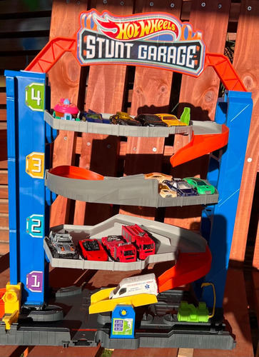 Stunt Garage Hot Wheels