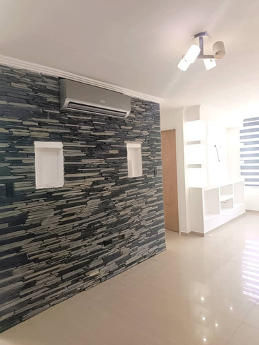 Se Vende Apartamento En Urbanización Palma Real, La Victoria