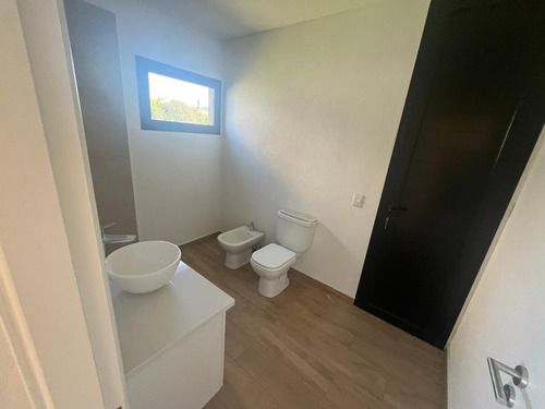 Casa En Barrio Ceibos Puertos Del Lago Lote Interno Escobar 3 Dormitorios Y Escritorio