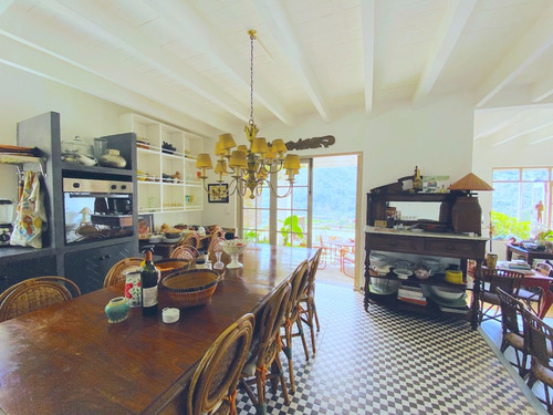 Encantadora Casa En El Corazón De Zapallar