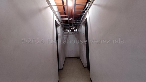Exclusiva Empresa En El Area De Telecomunicaciones, Con Torre A 2006 Mts De Altura En Un Terreno De 870m2, En El Junquito, Urb Alto Irapa, Mls#24-20005