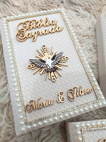 Imagem 2 de 10 de Bíblia Decorada Católica Matelasse Bege Espírito Santo