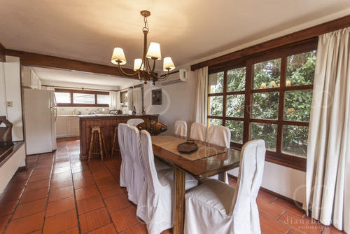 Punta Del Este, Chalet En Pinares, A Pasos Del Mar, 4 Dormitorios .- Ref: 41775