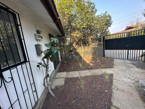 Casa Recién Remodelada Con Excelente Conectividad