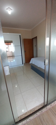 Casa 150m, 2 Quartos, 2 Banheiros, Cozinha, Lavanderia, Sala, Varanda, Terraço, 5+ Vagas