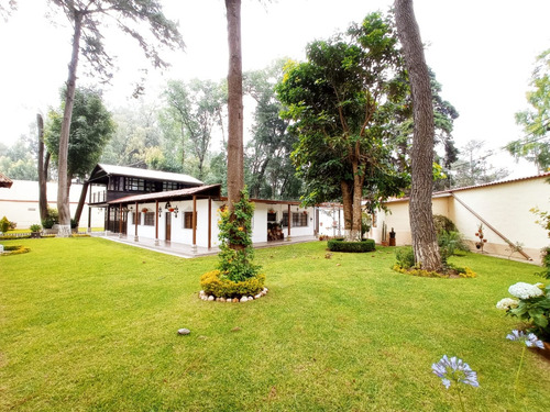 Imagen 2 de 30 de Vendo Hermosa Propiedad, Ubicada En Uno De Los Sectores Mas Selectos De San Lucas Sacatepequez, Incluye Dos Casas Con Amplio Jardin Ideal Para Casa De Campo O Todo Tipo De Negocio