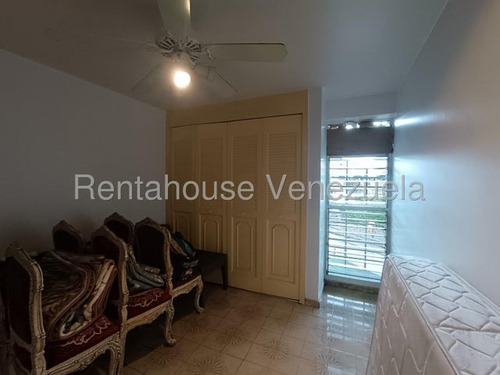 Amplio Apartamento En Venta Urb San Isidro, Maracay 25-13106 Hc