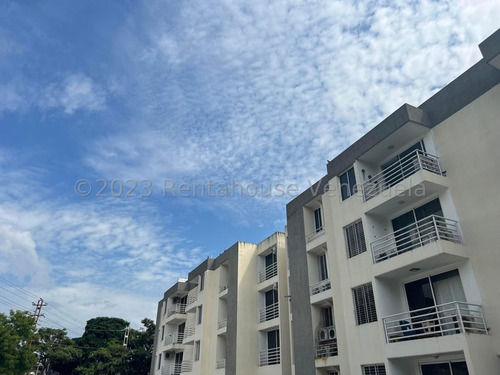 Sp Apartamento Con Vigilancia Privada En Alquiler Agua Viva Cabudare Lara, Venezuela. 102 M²