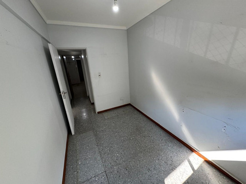 Venta Depto. 4 Amb C/dependencia. Belgrano.84 M2.