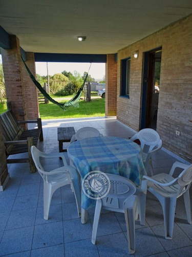Chalet Azul En Punta Negra
