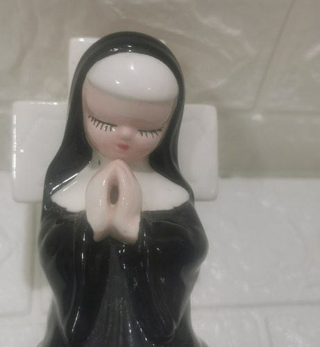 Figura De Monja Rezando Antigua De Los 50, S Napco (Usado)