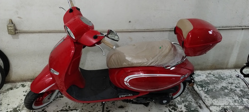 Vitalia Roja 2024 Con 2500km 2cascos Medianos, 2manos Libres