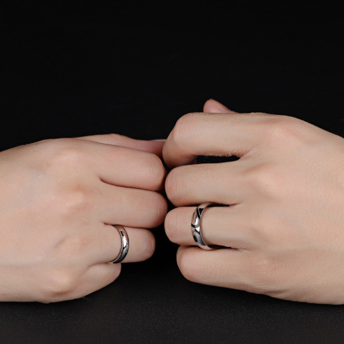 2 Anillos De Compromiso Para Pareja En Diseño Corazón Único