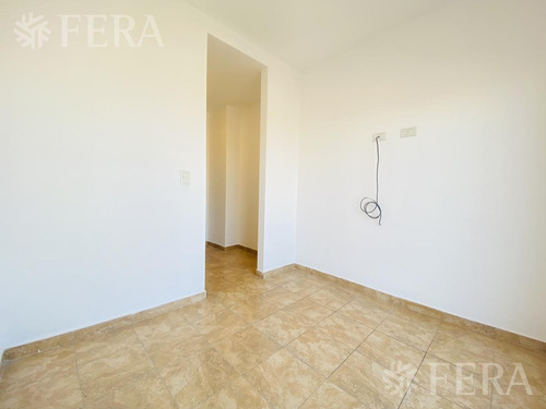 Imagen 2 de 6 de Venta De Departamento 1 Ambiente Divisible Con Balcón En Sarandi (30024)