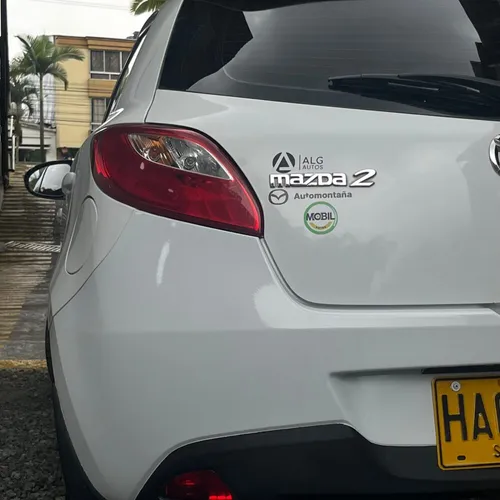 Mazda 2 Hb At 1.5cc 2015
