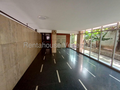 25-23520 Amplio Apartamento En Venta En El Paraíso