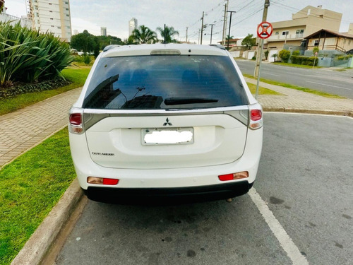 Imagem 3 de 8 de Mitsubishi Outlander