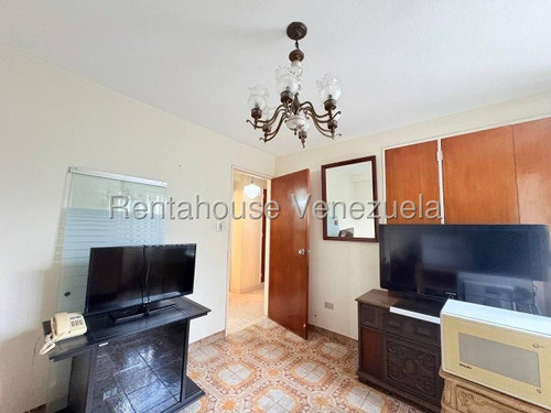 Amplio Apartamento En Motalban Ii Excelente Edificio - 25-17815 - Jca
