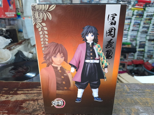 Figura Demon Slayer Giyu Tomioka Bootleg (Usado)