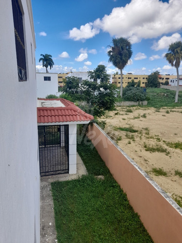 Imagen 9 de 16 de Amplia Casa Con Un Gran Patio En Santiago Llanos De Gurabo (jpc-215)