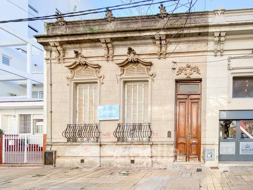 Venta De Casa De 3 Dormitorios En La Plata.