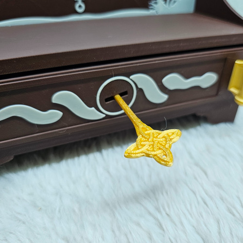 Alhajero Strophalo Hécate Antorchas Mueble Exhibidor Joyas Marrón Detalles Crema
