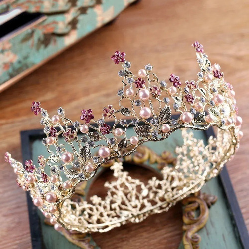 Corona de tiara dorada de estilo barroco retro de la reina de la novia
