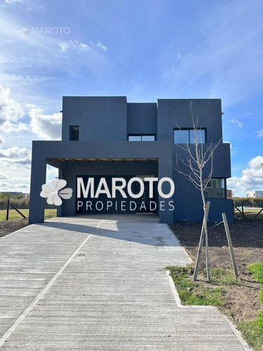 Casa En Venta En Barrio Puertos Del Lago - Maroto Propiedades -