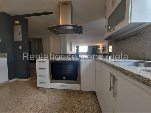 Hermoso Apartamento En Alquiler. Urb. Altamira.
