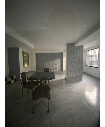 Venta De Apartamento En Las Palmas, 83m2.
