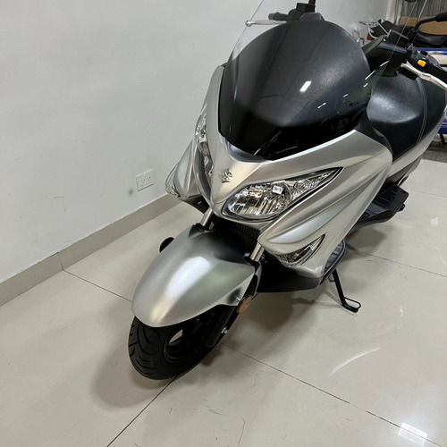 Imagen 12 de 17 de Suzuki Burgman 200 Abs 2019 Scooter 200 Usado