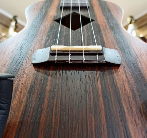 Imagem 2 de 6 de Ukulele Concerto Eletroacústico Artesanal E-brasil