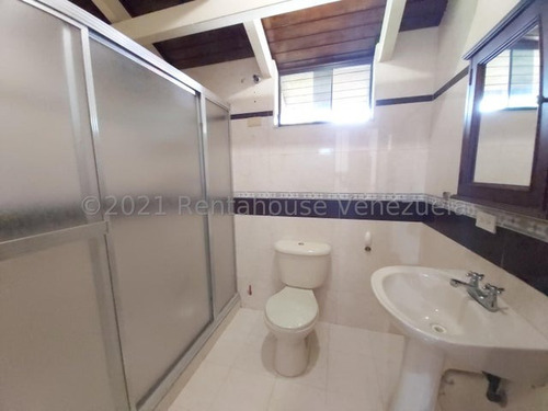 Daniela Linarez Vende Casas De Lujo De 400m2 Con Bellas Areas Comunes Como Piscina En Excelente Zona De Cabudare Con Arboles Frutales Y Todos Los Servicios Básicos Operativos