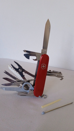 Navaja Victorinox Champ