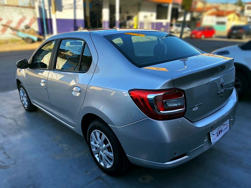Imagem 2 de 8 de Renault Logan
