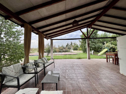 Casa Cómoda Con Plantación De Nogales En Producción