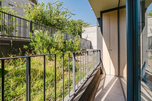 Estudio En Venta De 1 Dorm + 1 Baño. En Santiago