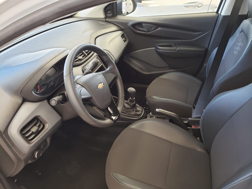 Imagen 15 de 22 de Chevrolet Onix Joy Black 5p 1.4 Ph